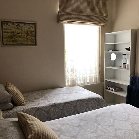 Helena Host Family Bed & Breakfast Londra Exterior foto