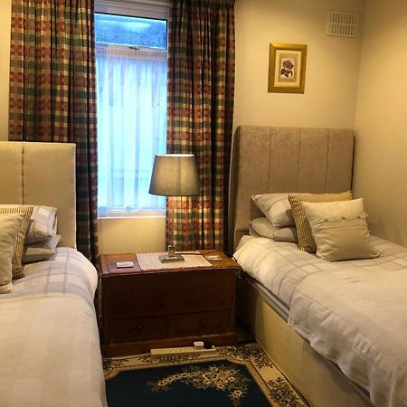Helena Host Family Bed & Breakfast Londra Exterior foto